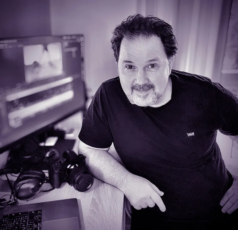 Denis Vila in seinem Video-Produktionsstudio