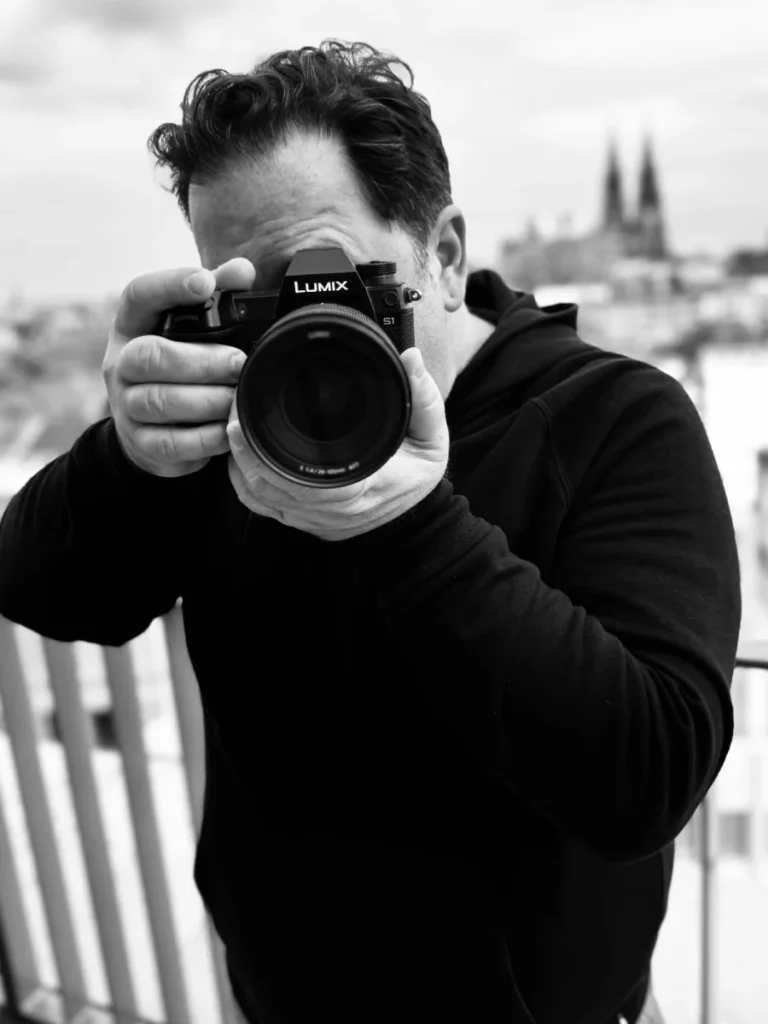 Denis Vila während des Fotoshootings für ein Recruiting-Video-Projekt eines Kunden.